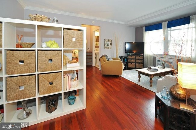 Building Photo - 906 S Washington St