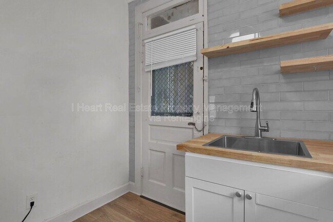 Building Photo - 269 Morrison Ave