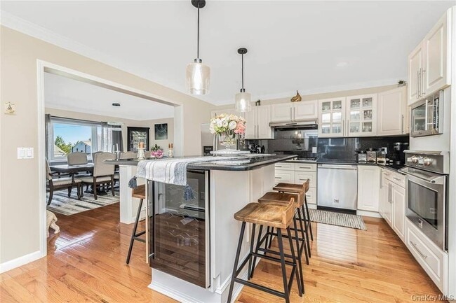 Building Photo - 243 Mary Lou Ave