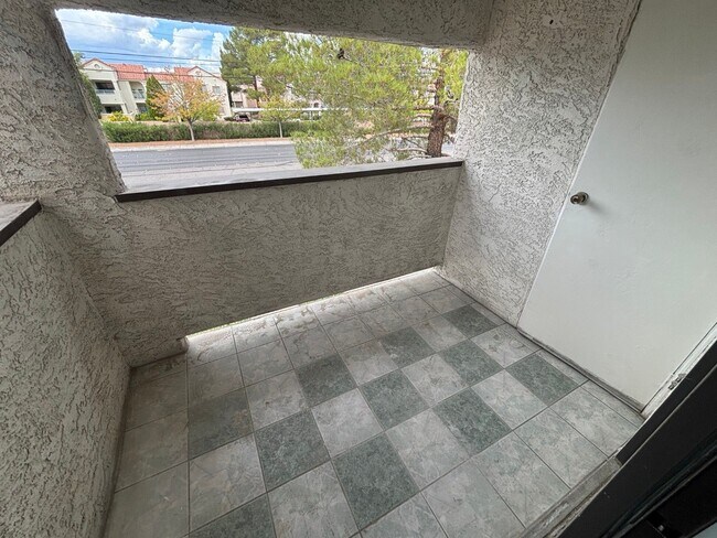 Building Photo - 2 Br/2 Ba. Condo on 2nd fl.