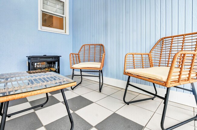 Building Photo - 1645 Burks Branch Rd