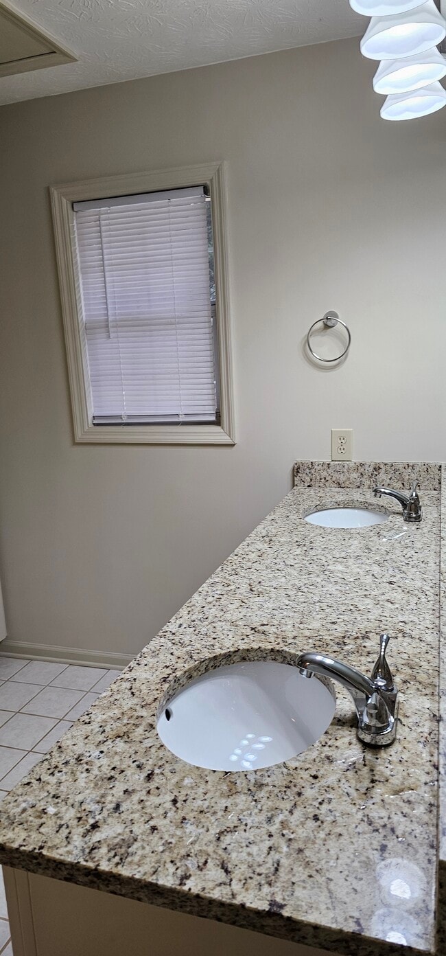 Building Photo - Overwood - Auburn