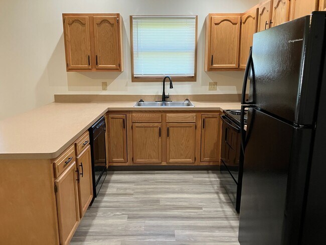 Building Photo - Modern & Spacious 2-Bedroom Ranch Condo – ...