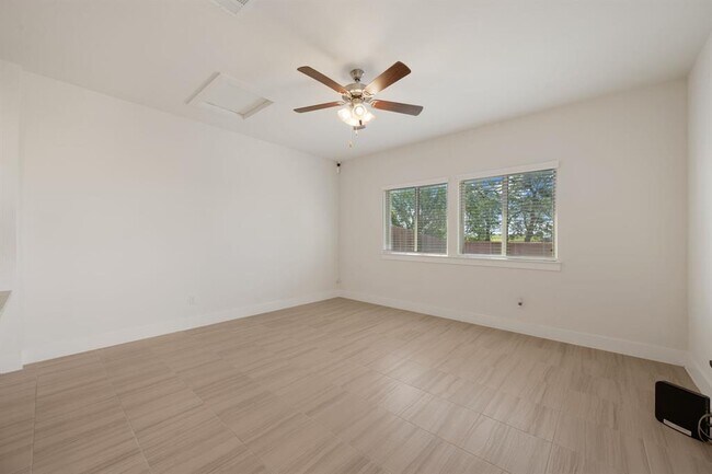 Building Photo - 603 White Steppe Way