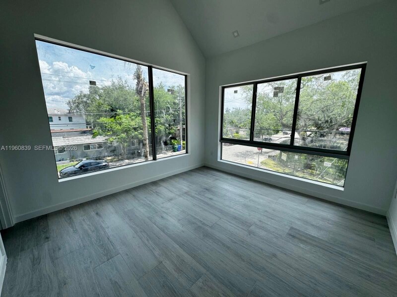 Building Photo - 3204 Plaza St