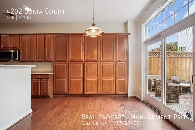 Building Photo - 4202 Sonia Ct