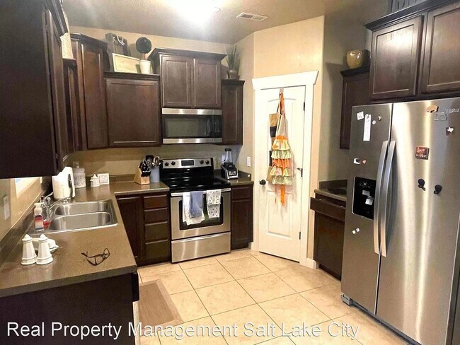 Building Photo - BEAUIFUL HOME!!!