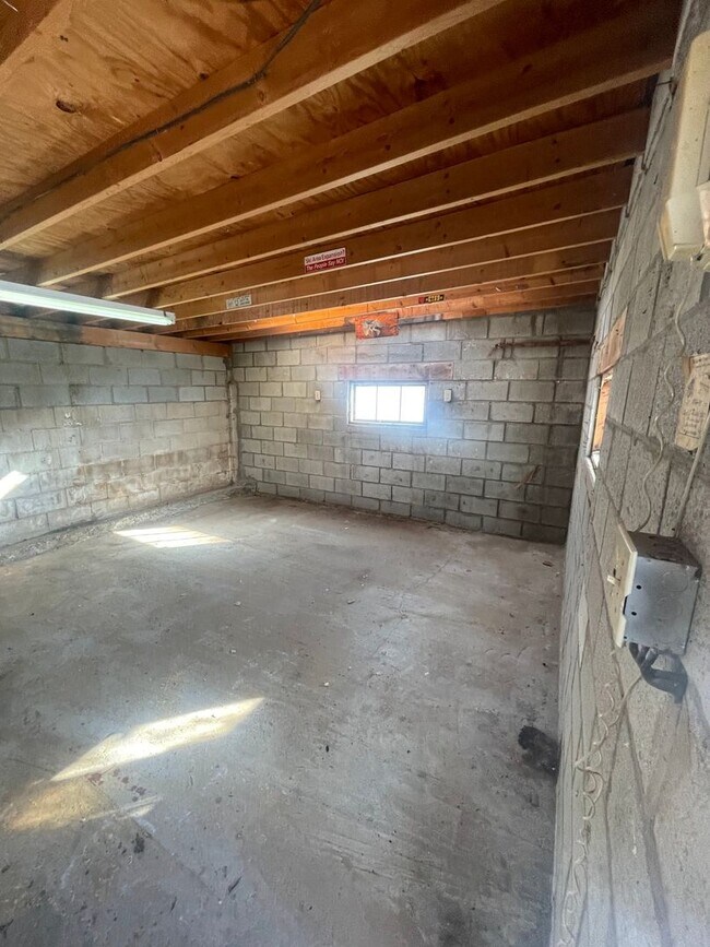 Building Photo - Casa Alegre 2 bedroom, 1 bath on Osage. Ha...