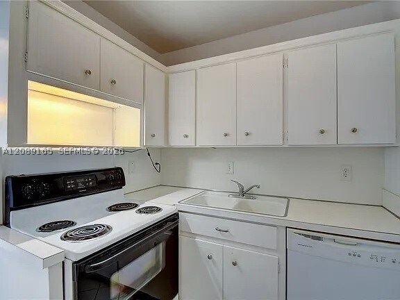 Building Photo - 2200 NE 66th St