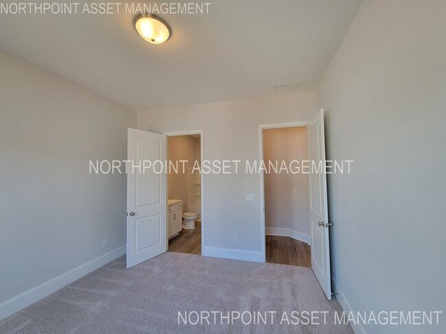 Building Photo - Gorgeous Luxury Townhome for Rent in Kenne...