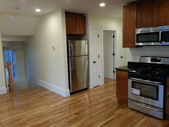 Building Photo - HUge 3 bed in Allston