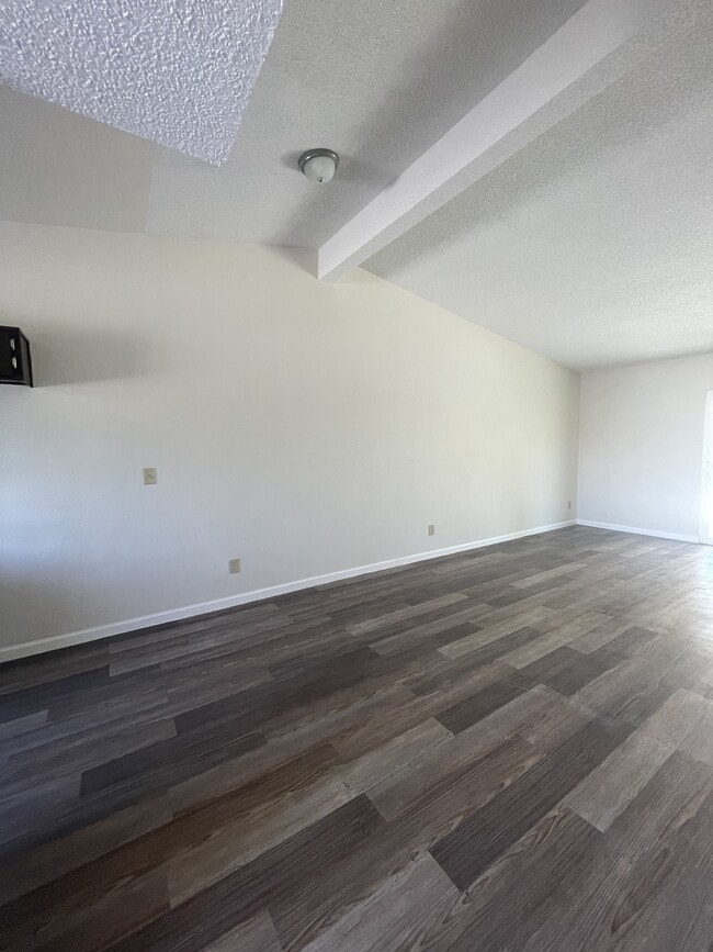 Building Photo - 864 Barandal Dr