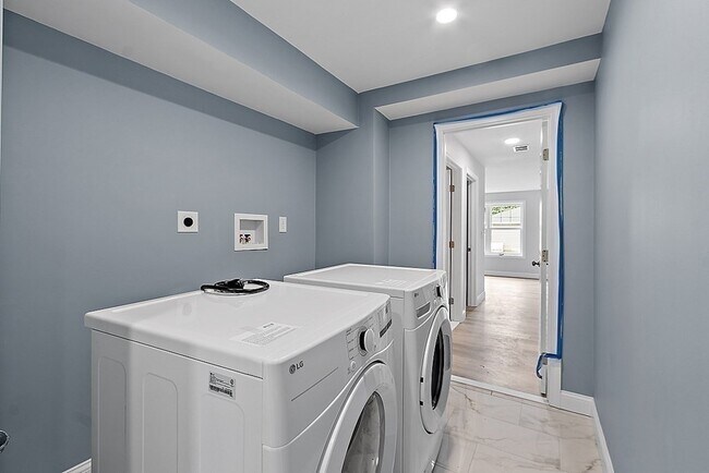 Building Photo - 53 Fenwood Rd