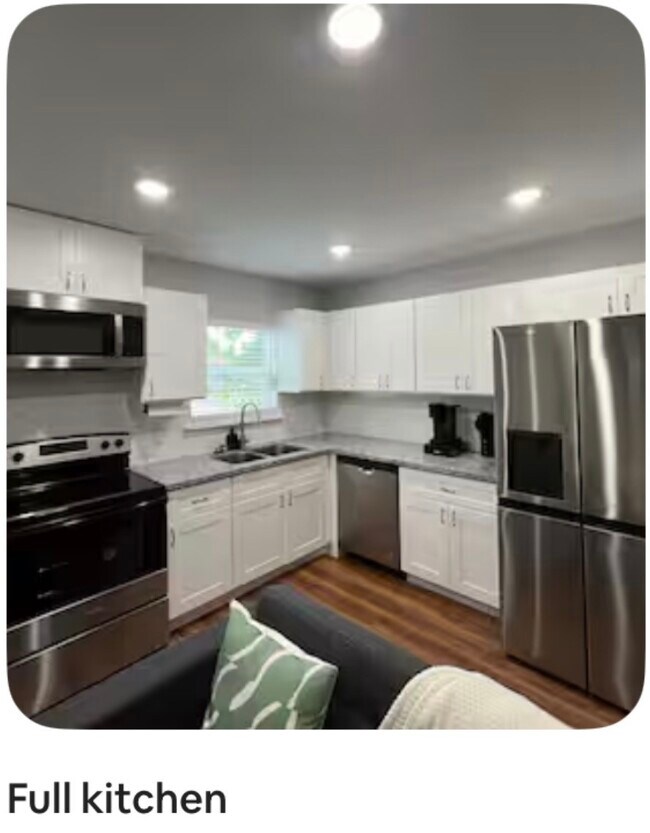 Building Photo - 6615 Bacher St