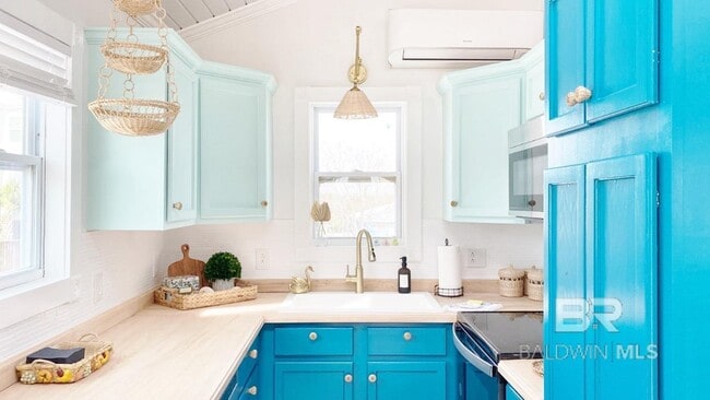 Building Photo - 450 E 1st Ave