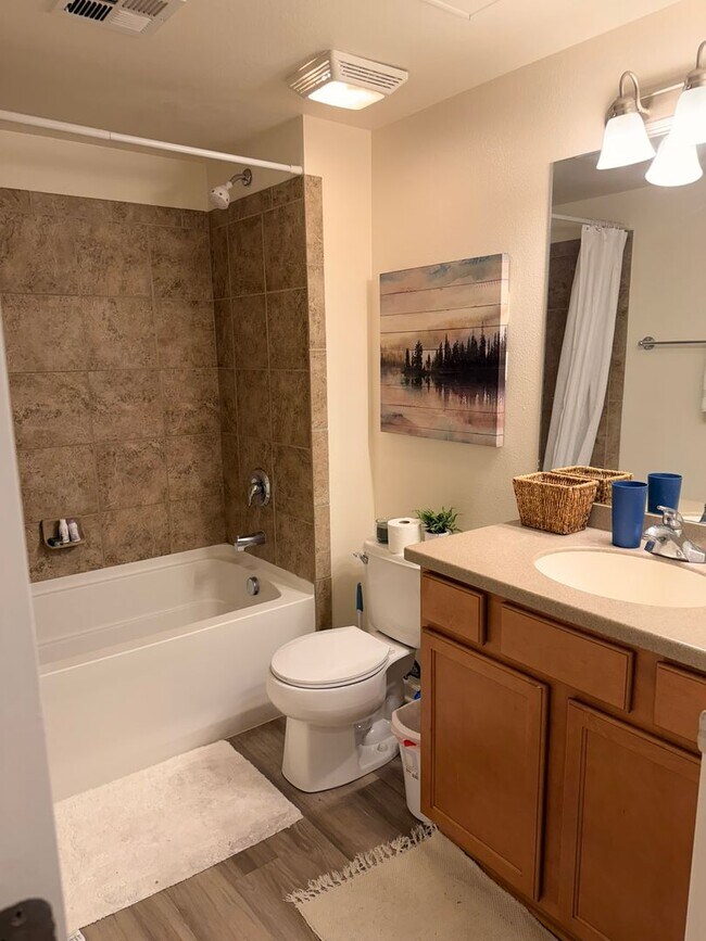 Building Photo - Awesome 2Bed 2Bath Condo Small Dog Considered!!!