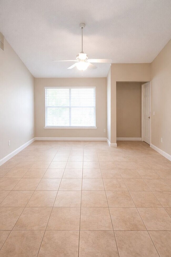 Building Photo - 2/2 In Hunter's Reserve (Oviedo)  / Water Included