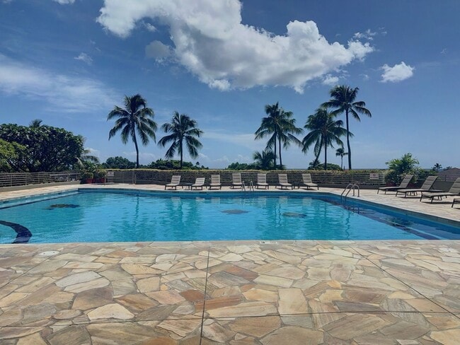 Building Photo - Stunning Kakaako 2 Bedroom at Nauru Tower