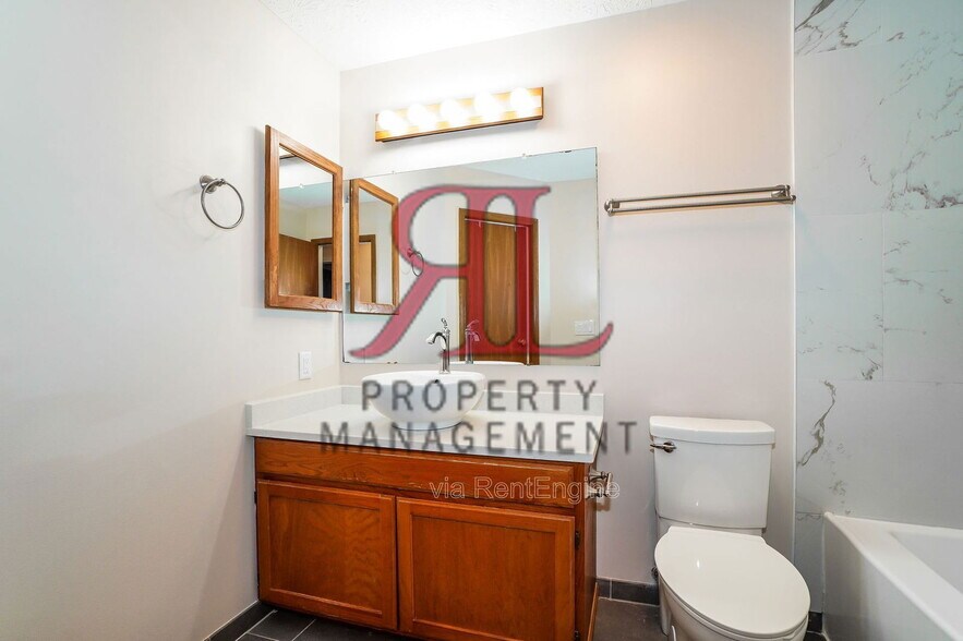 Building Photo - 4800 Coachford Dr