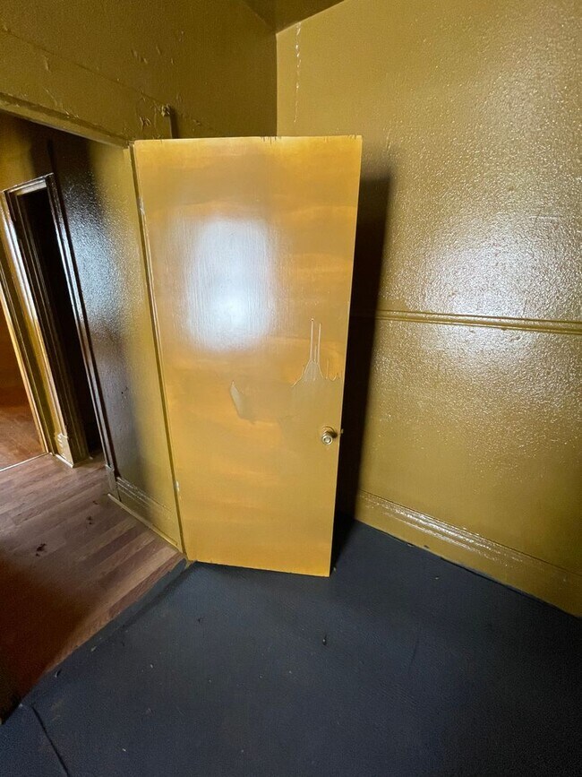 Building Photo - 2816 Milton St