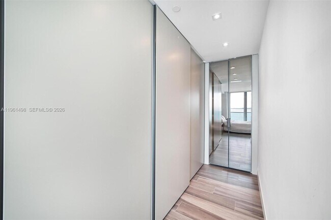 Building Photo - 1331 Brickell Bay Dr