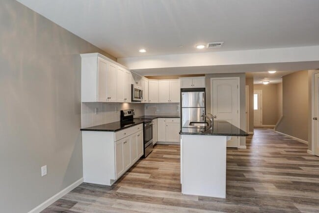 Building Photo - 44 Brook Side Dr