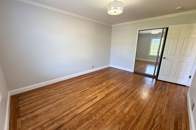 Building Photo - Beautifully Remodeled 4-Bedroom Home with Bonus Family Room & Large Private Yard in South San Fra...