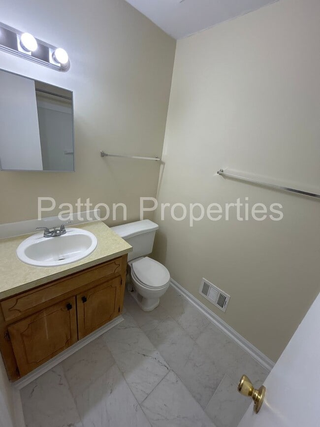 Building Photo - Oak Grove Community