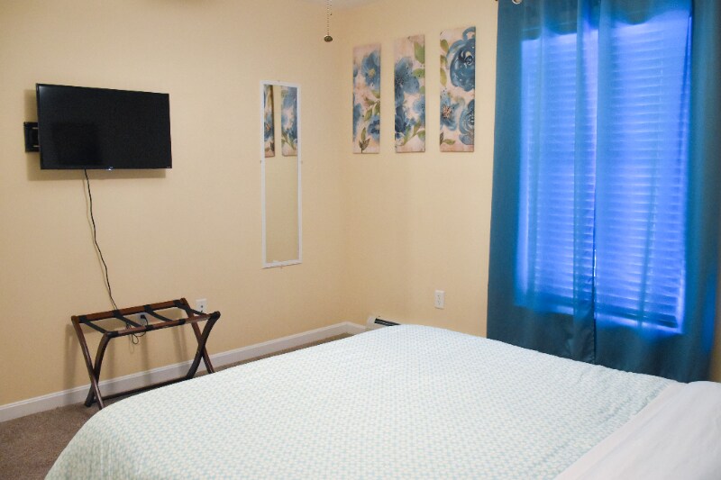 Building Photo - 588 6th Ave