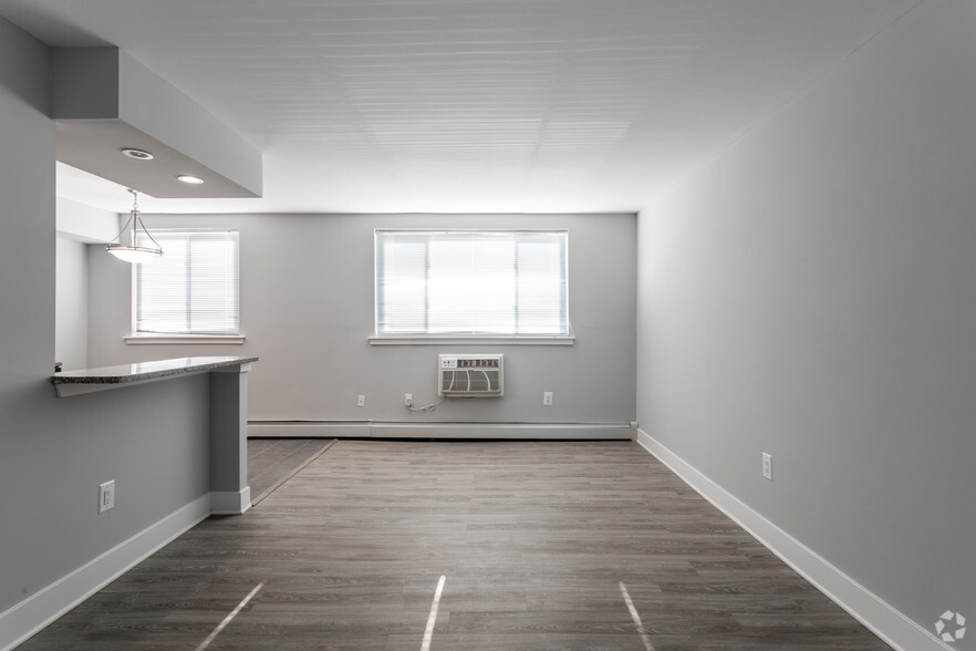 Living Room - Ridge Court Apartments