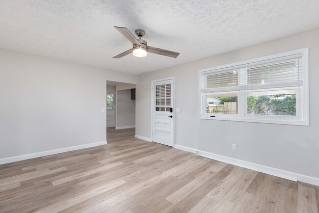 Building Photo - 6516 Bradford Dr