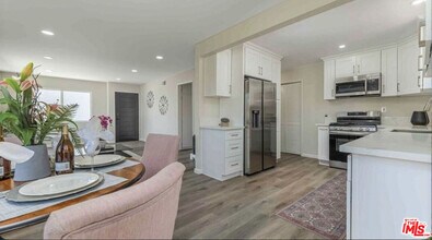Building Photo - 817 N Kingsley Dr