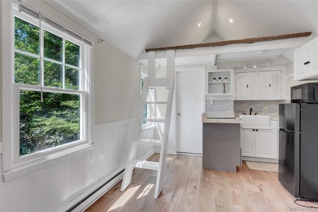 Building Photo - 324 Woodbine Ave
