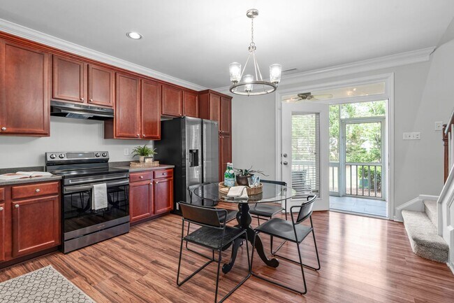 Building Photo - Stylish 2BR+Office (Optional 3rd Bedroom),...