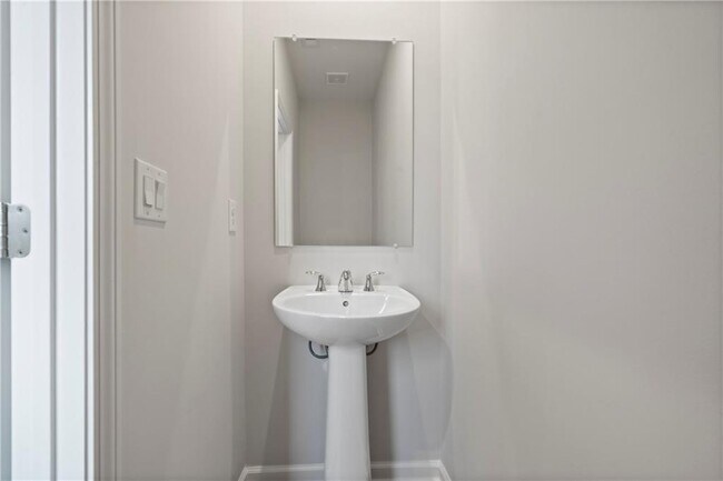 Building Photo - 2320 Whistler Wy NE