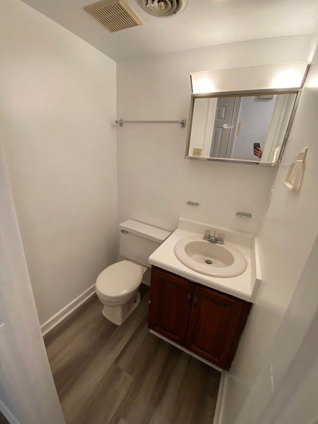 Building Photo - 1700 Taft Pl