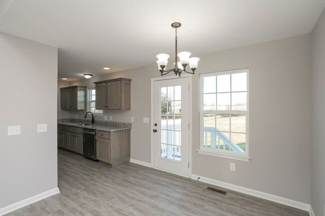 Building Photo - 123 Vanatta Rd