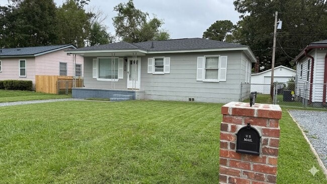 Building Photo - 1514 Heron St