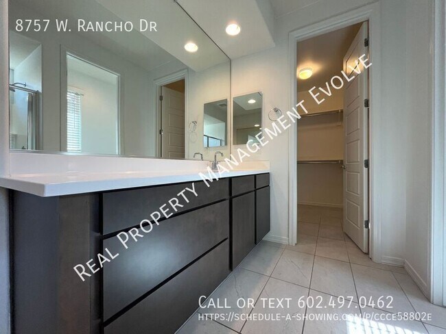 Building Photo - 8757 W Rancho Dr
