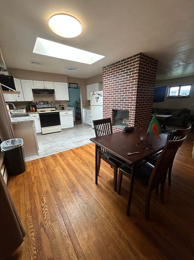 Building Photo - Charming Downtown State College Ranch Home Available August 2026