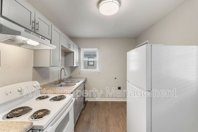 Building Photo - 2317 Julia Ave