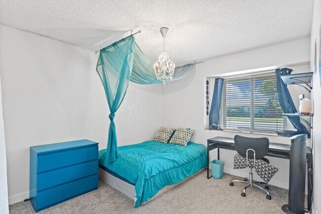 Building Photo - Larchmont Riviera Cottage 4/2