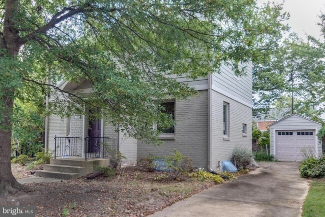 Building Photo - 2508 Davis Ave