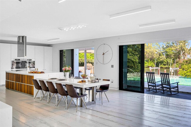 Building Photo - 1430 S Ocean Dr