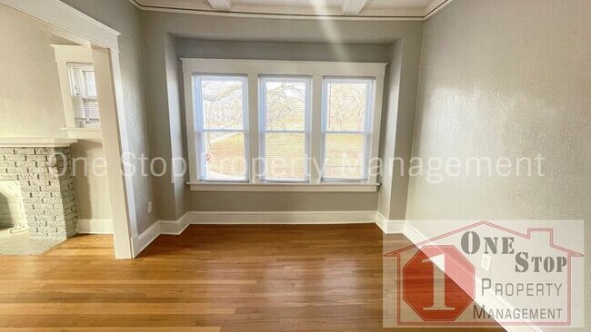 Building Photo - Beautiful 3 Bedroom 1 Bathroom Home in Kansas City!