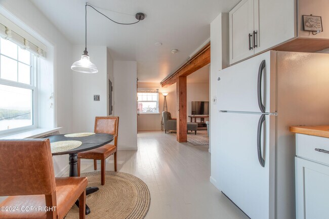 Building Photo - 601 Main St