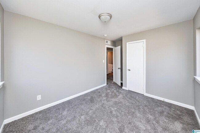 Building Photo - 212 Woodward Dr