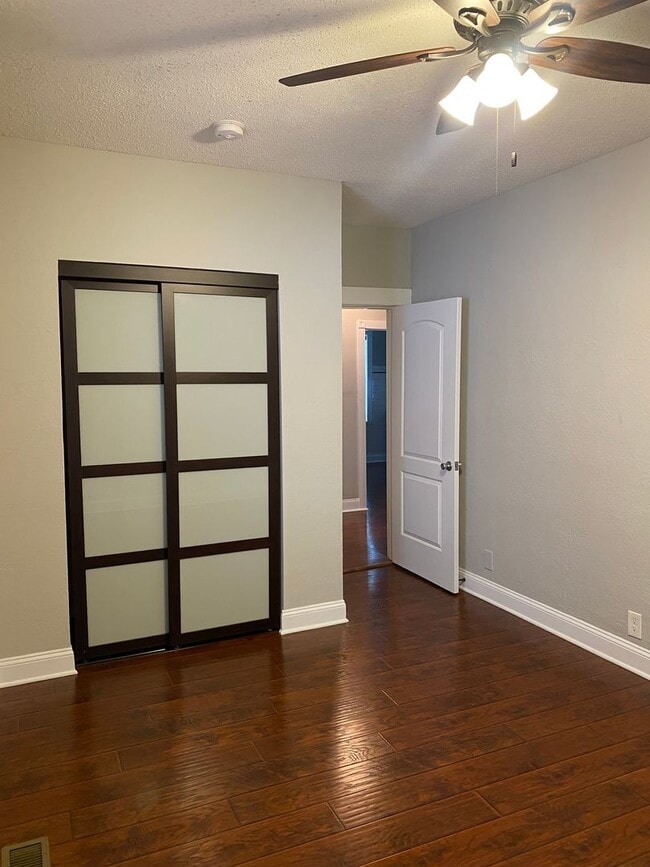 Building Photo - Beautiful Renovated Home with Garage!