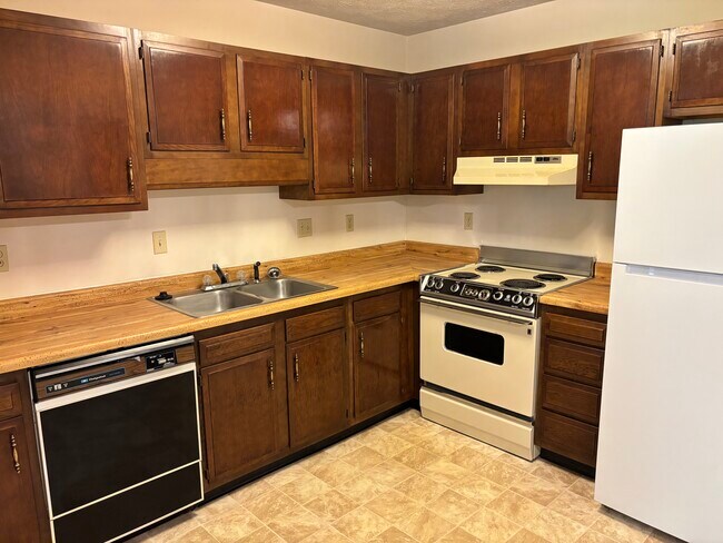 Building Photo - 333 W Lake Ave