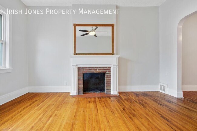 Building Photo - 608 Niagara St